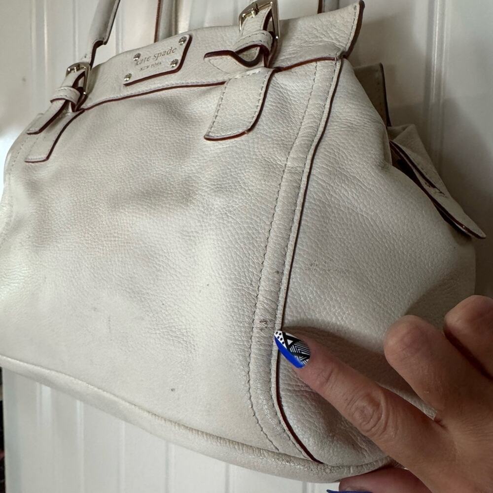 KATE SPADE 🤍 Creamy Leather White Shoulder Bag, Interior Polka Dots (Preloved) - Picture 5 of 17